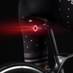 LED světlo zadní (5 světelných módů) s micro USB černé (8)
